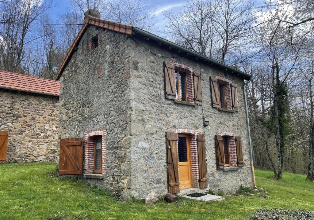 Chatel-Montagne House | Écrin de verdure pour couple avec parking - FR-1-489-447
