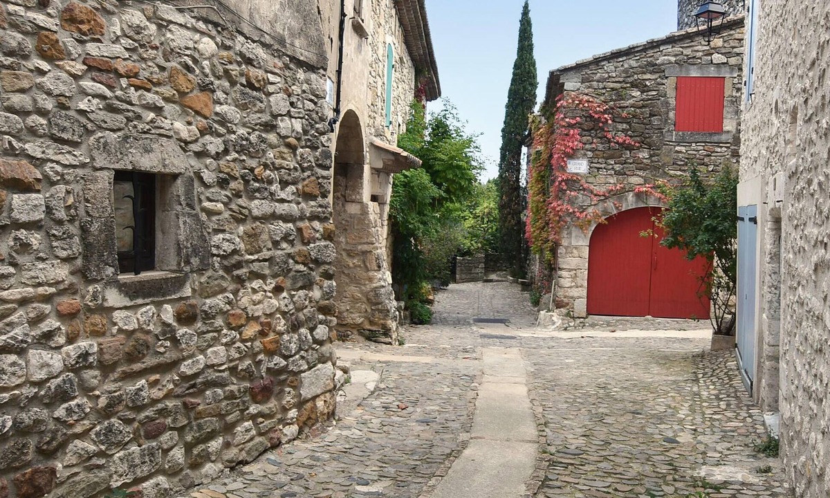 Aigueze House | 1 bedroom pet friendly home in Aiguèze