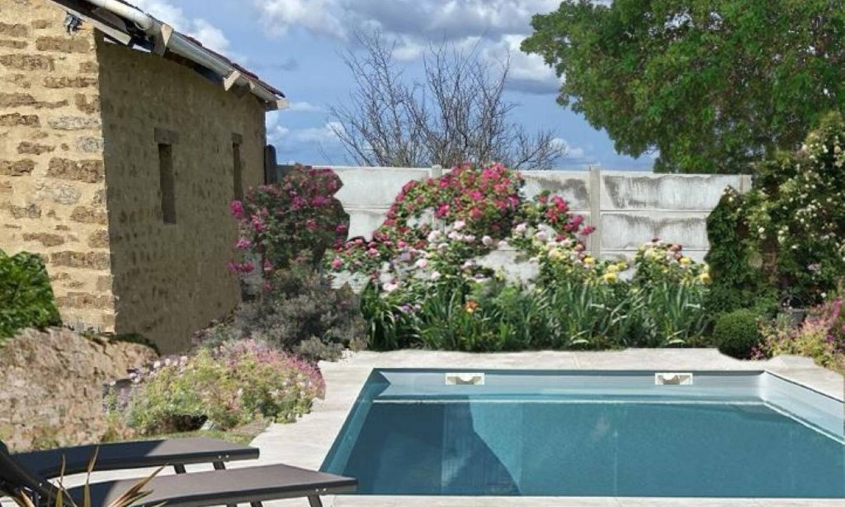 Pouques-Lormes Cottage | 10 Bedrooms Cottage In Pouques-Lormes