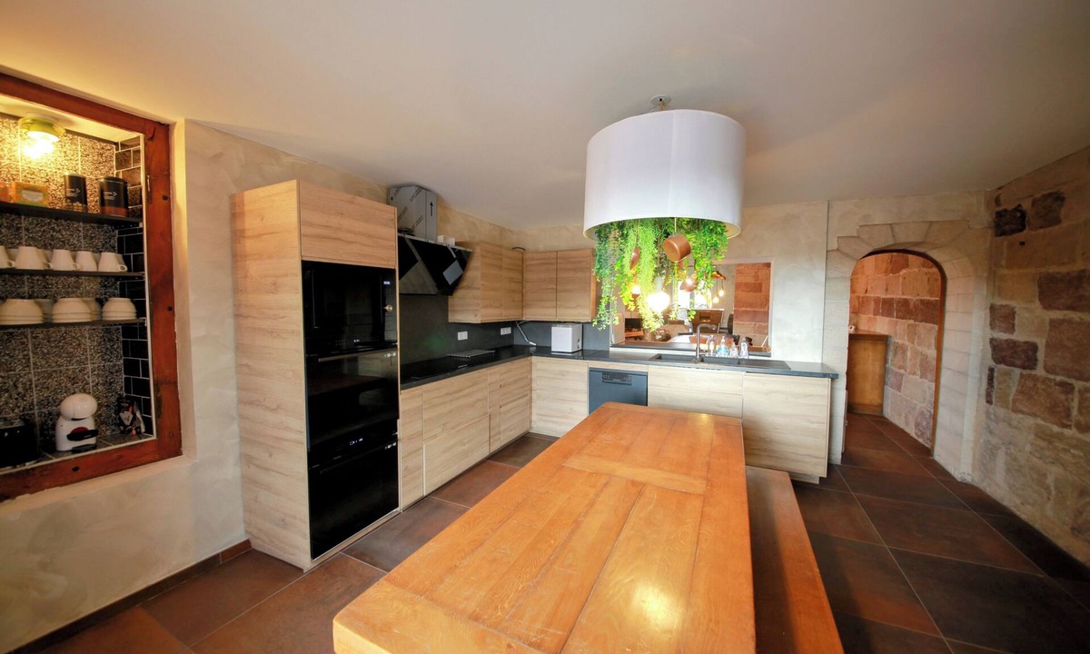 Thuillieres House | 15-person group gîte with spa, large terrace and indoor games room