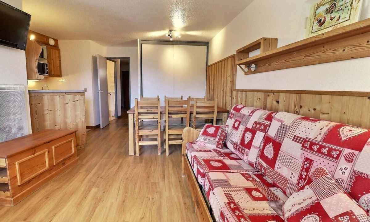 La Perriere Apartment | 150m from resort center, 3rd floor, balcony, ski locker, 41m², La Tania
