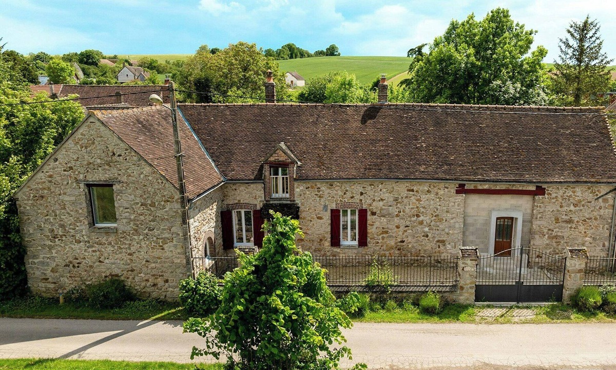 Soligny-les-Etangs House | 19th-century farmhouse between Troyes and Provins