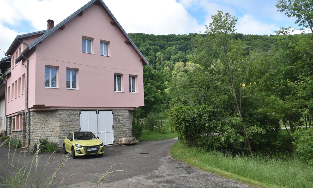 Revigny Apartment | 2-BEDROOM APARTMENT IN FAMILY HOME NEAR LONS LE SAUNIER