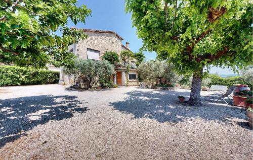 Caromb Apartment | 2 Bedroom Beautiful Apartment In Caromb