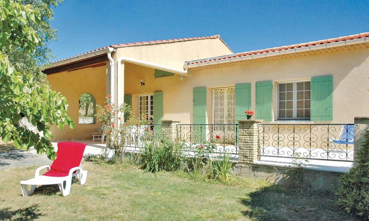 Saint-Trinit House | 2 bedroom cozy home in Saint Trinit