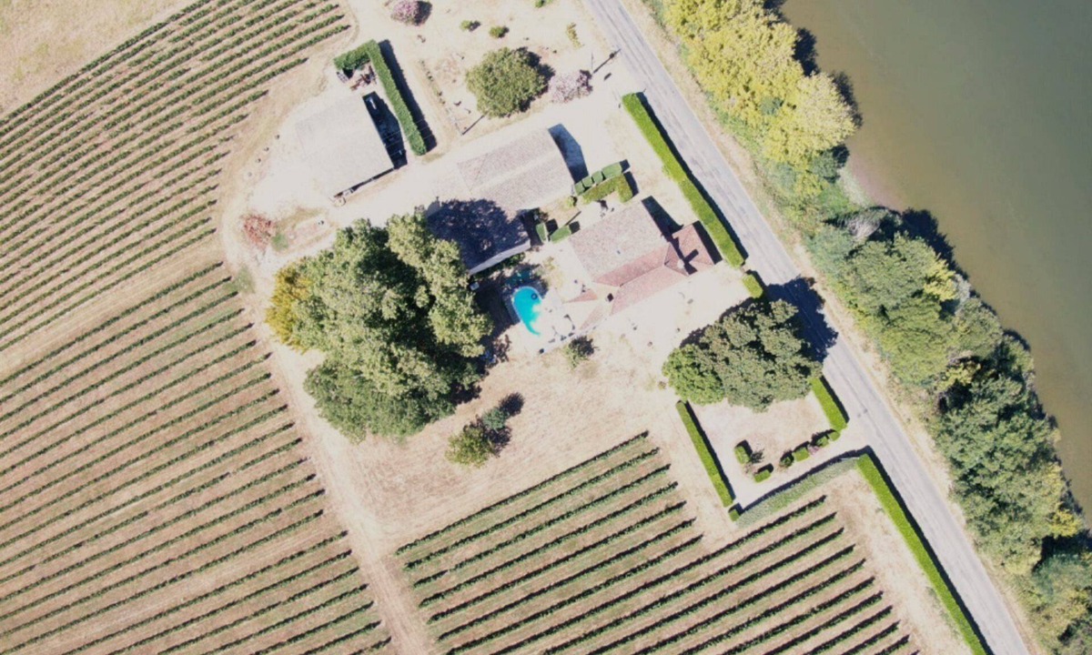 Saint-Pey-de-Castets Apartment | 2-bedroom apartment in welcoming Saint-Pey-de-Castets close to Saint Emilion