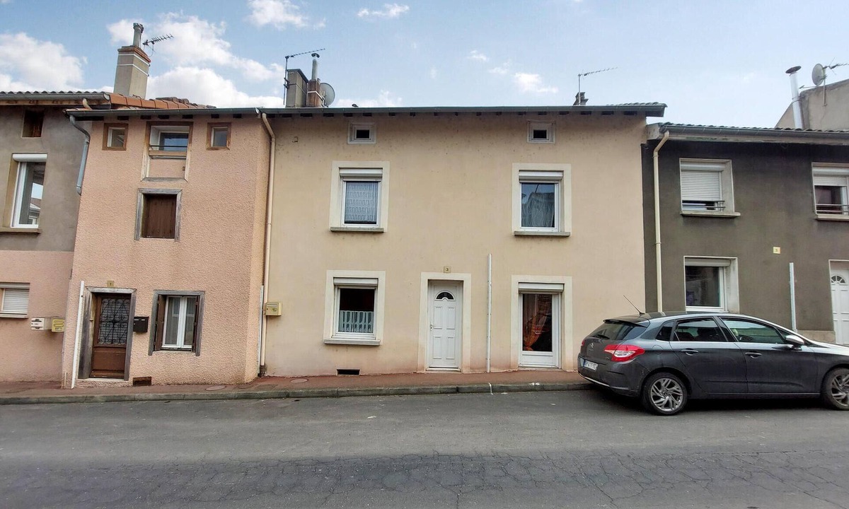 Bas-en-Basset House | 2 bedroom pet friendly home in Bas-en-Basset