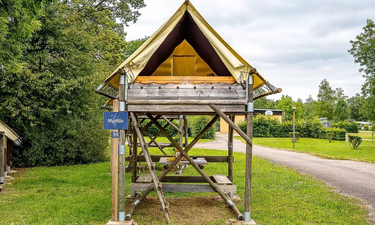 Champagney House | 2-Person Bivouac Tent on Stakes