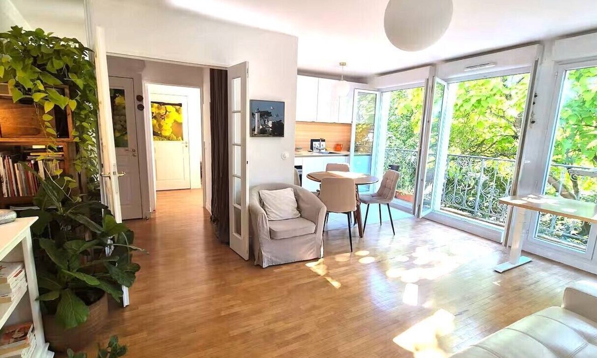 Le Plessis-Robinson Apartment | 2-Room Apartment in Paris and Versailles with Balcony, Terrace, and Greenery
