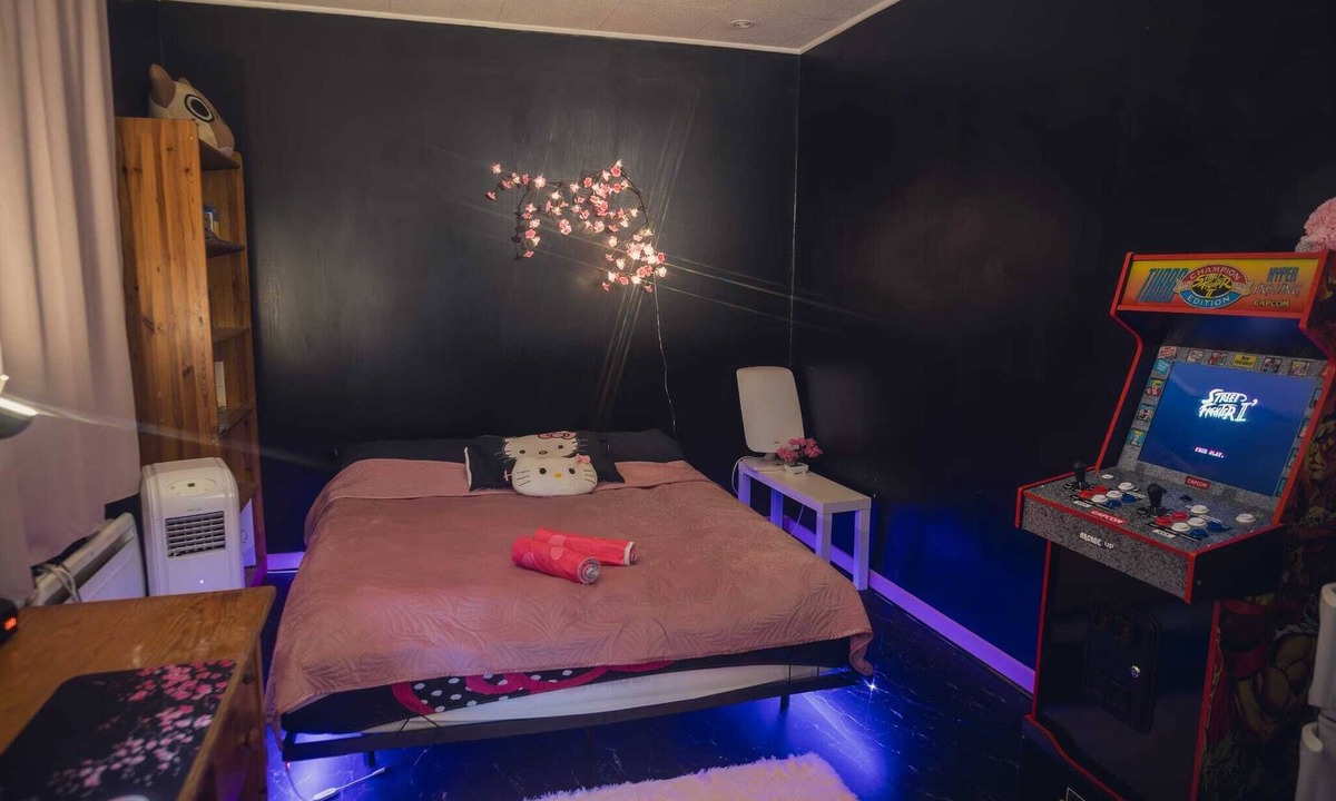 Vitry-sur-Seine Apartment | 2-room apartment with air field hockey arcade machine and computer