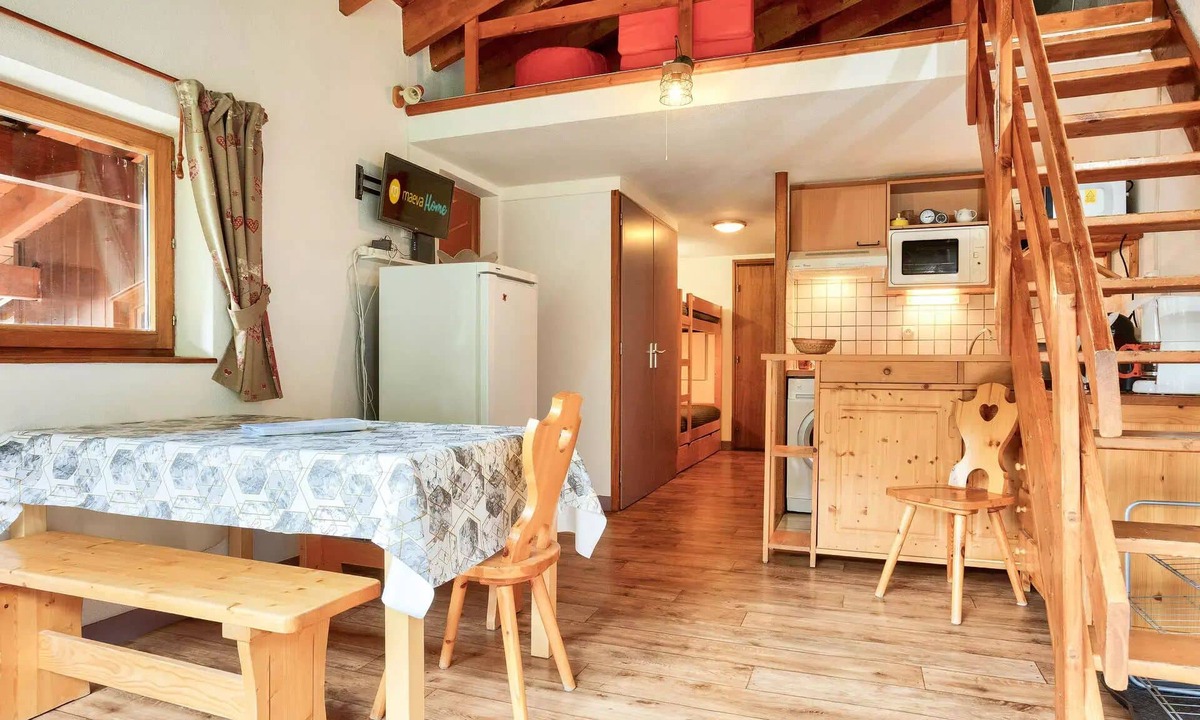 Bessans Apartment | 2-room apartment with a mezzanine - sleeps 6