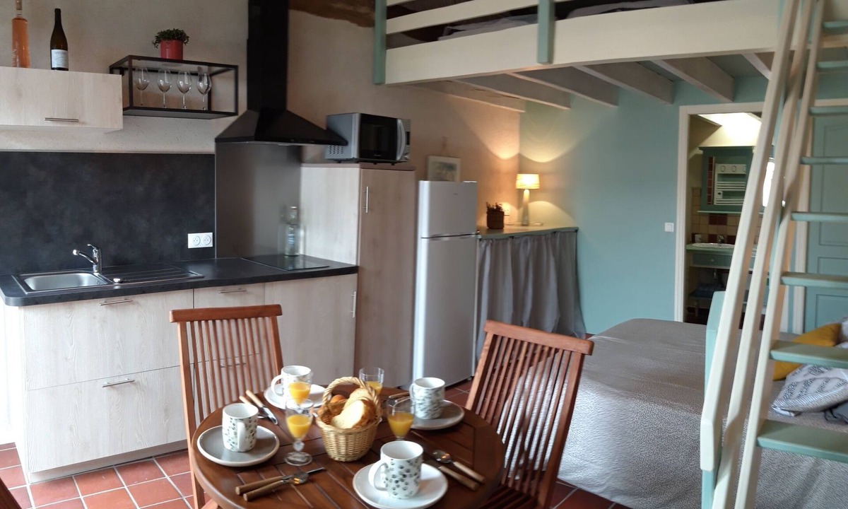 La Jarrie Apartment | 2 studio gîtes with heated indoor pool 15 minutes from La Rochelle