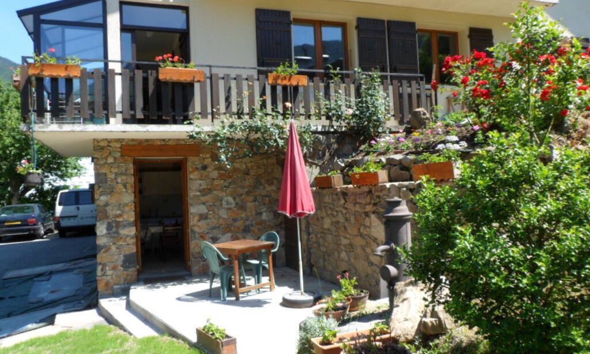 Salins-les-Thermes Apartment | 20 m2 studio ideal for a spa treatment in Brides or skiing in the 3 valleys