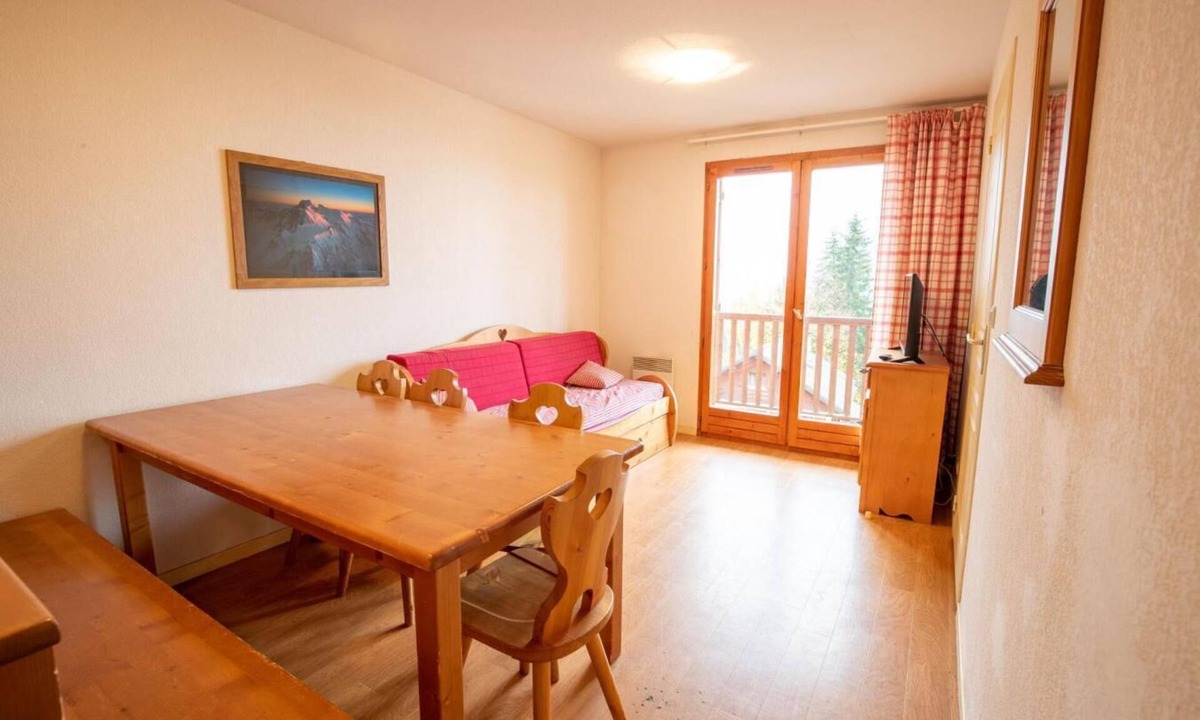 Valfrejus Apartment | 200m from resort center, 1st floor, view mountain, balcony, parking, tv, ski locker, 36m², Valfréjus