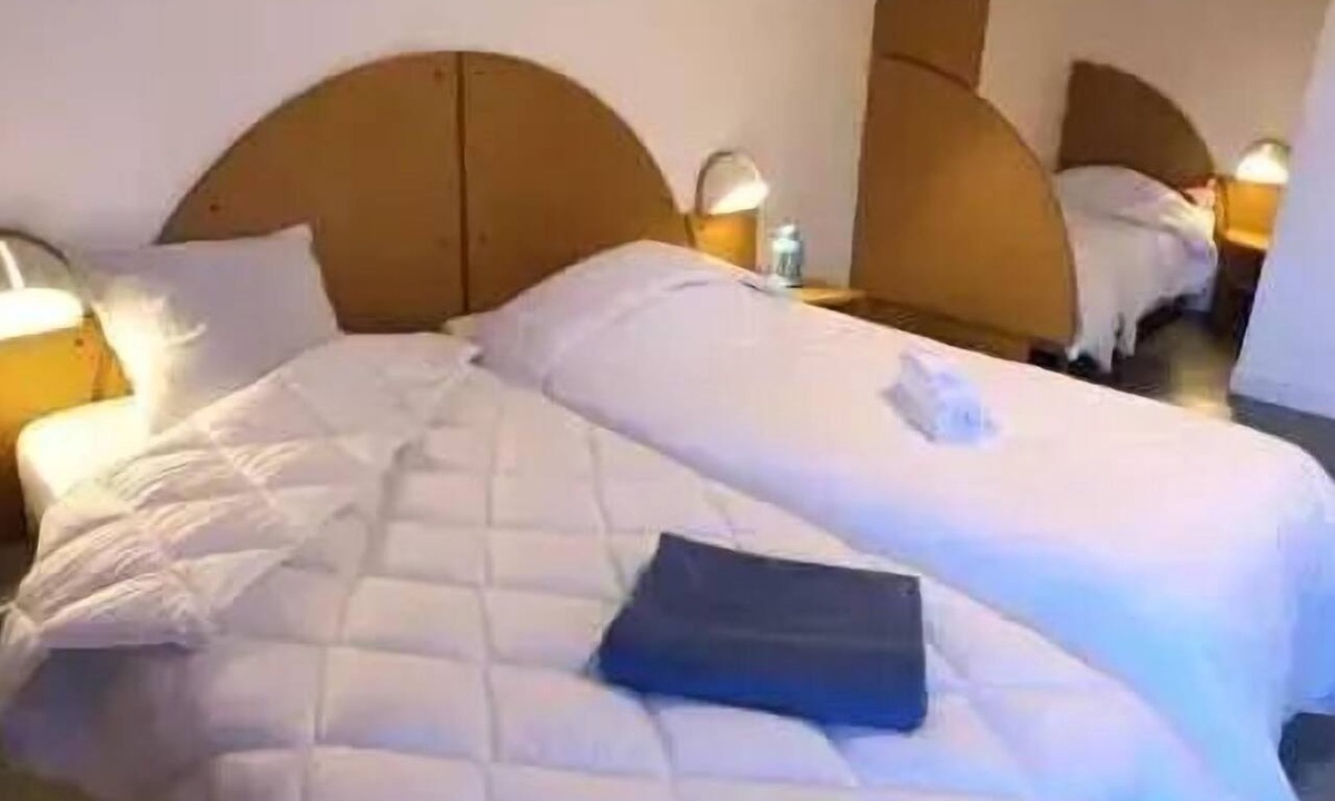 Saint-Jacques-des-Blats Apartment | 28 m² Room, 2 Rooms (no kitchen), Sleeps 5