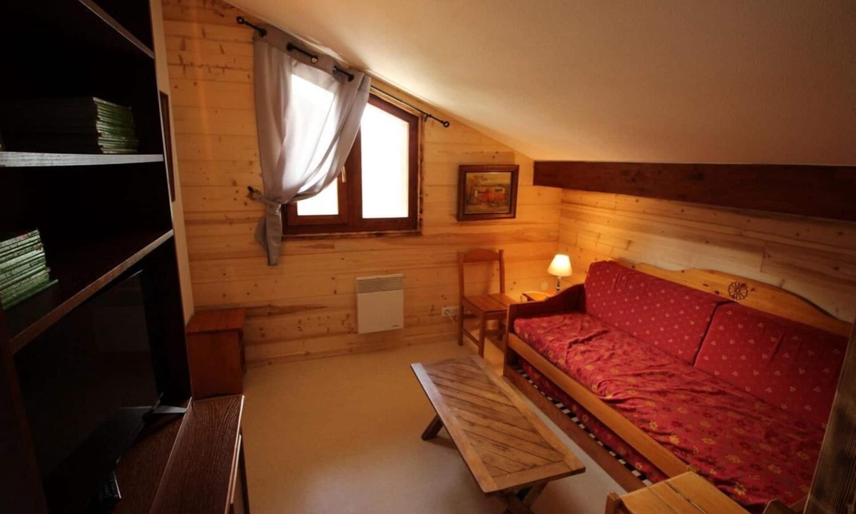 Valfrejus Apartment | 2nd floor, view mountain, balcony, parking, tv, ski locker, 90m², Valfréjus