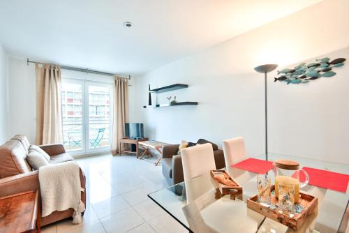 Fabron Apartment | 2P balcon Vue Mer YourHostHelper 2 mins de la mer