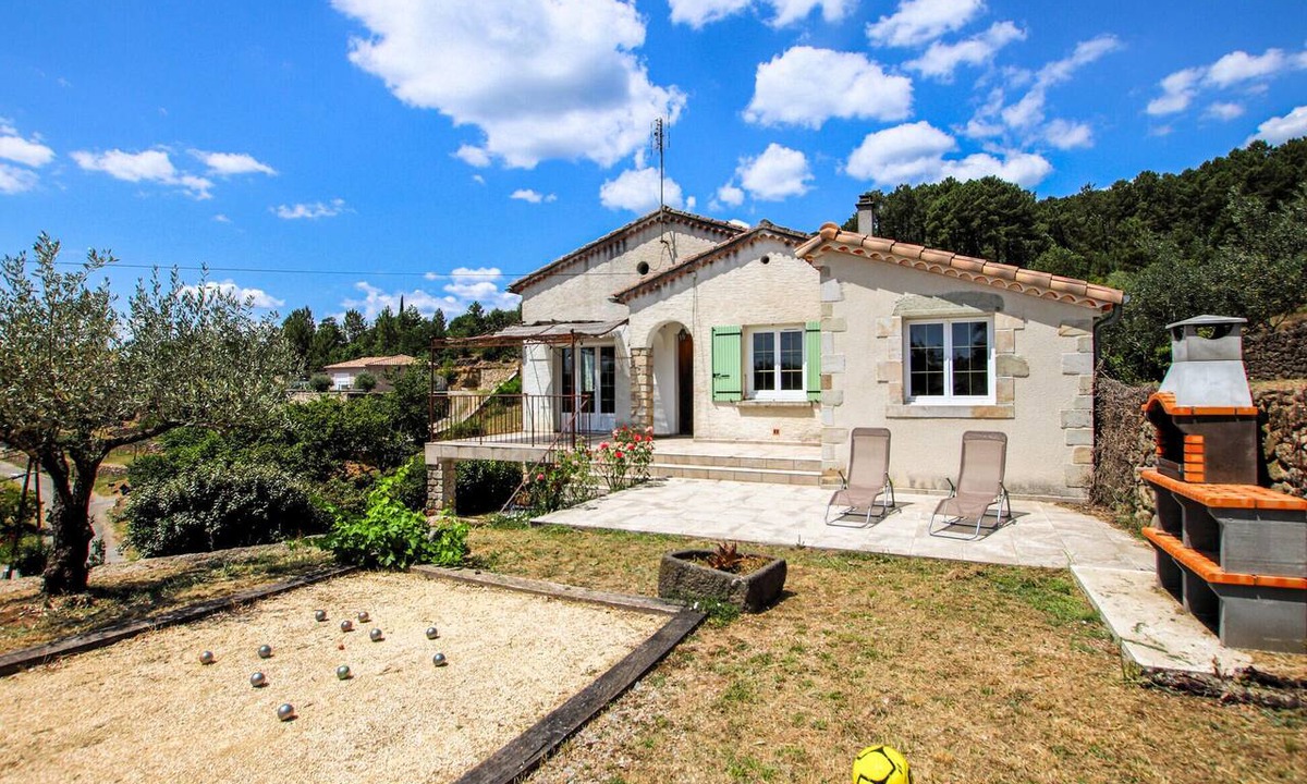 Tauriers House | 3 bedroom pet friendly home in Tauriers