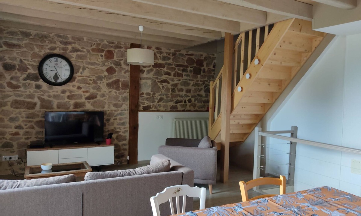 Montmelard House | 3-person gîte "La Glycine