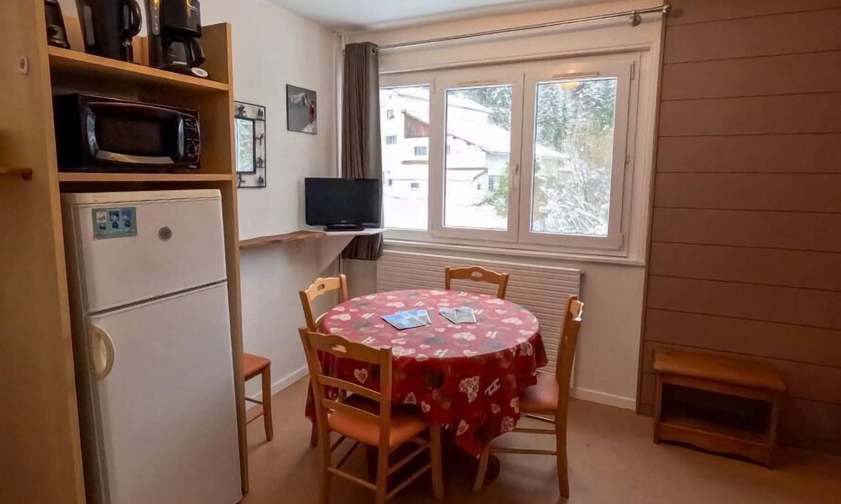 Lelex Apartment | 300m from resort center, swimming pool, parking, ski locker, 32m², Lélex