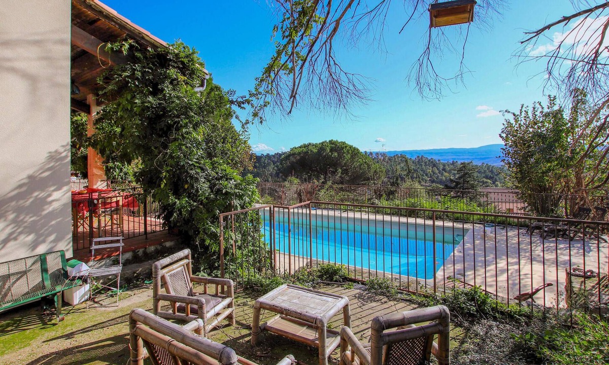 Mercuer House | 4 bedroom accommodation in MERCUER