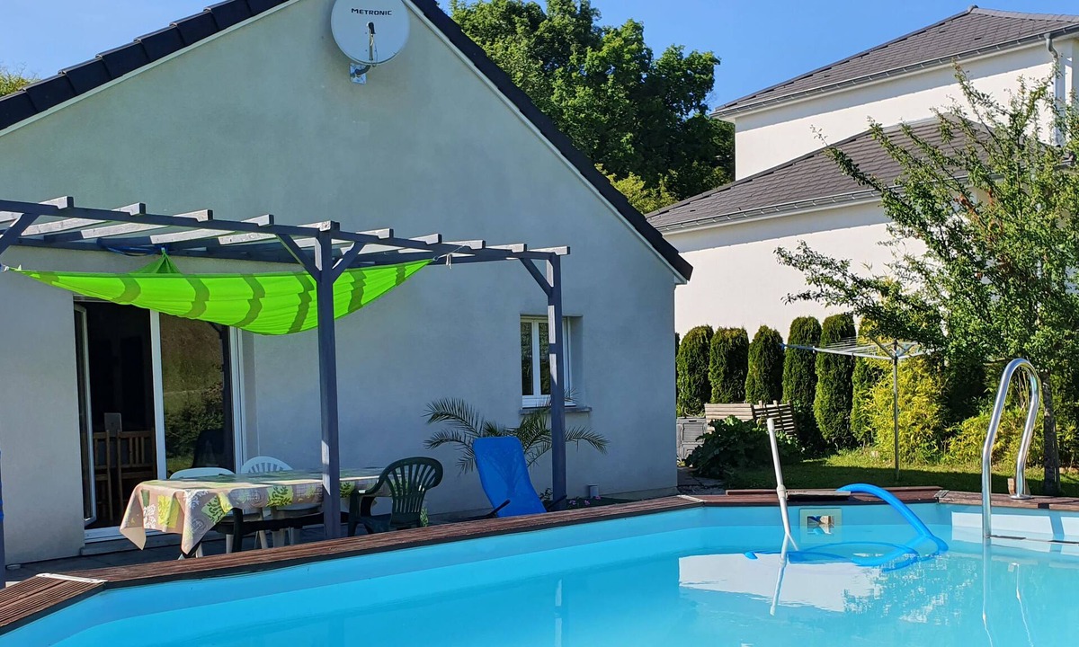 Montfaucon House | 4 bedrooms in house with pool in Montfaucon 10 minutes from Besançon