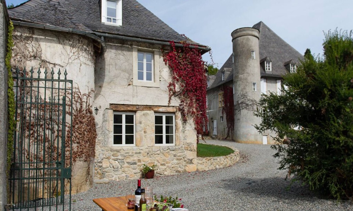 Moulis House | 4 star holiday accommodation in the Pyrenees, in the grounds of a Château