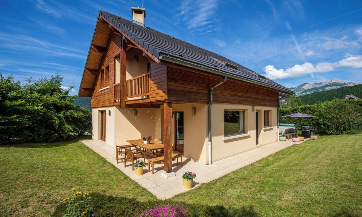 Villard-de-Lans Villa | 4-Star Les Roses du Vercors Inn