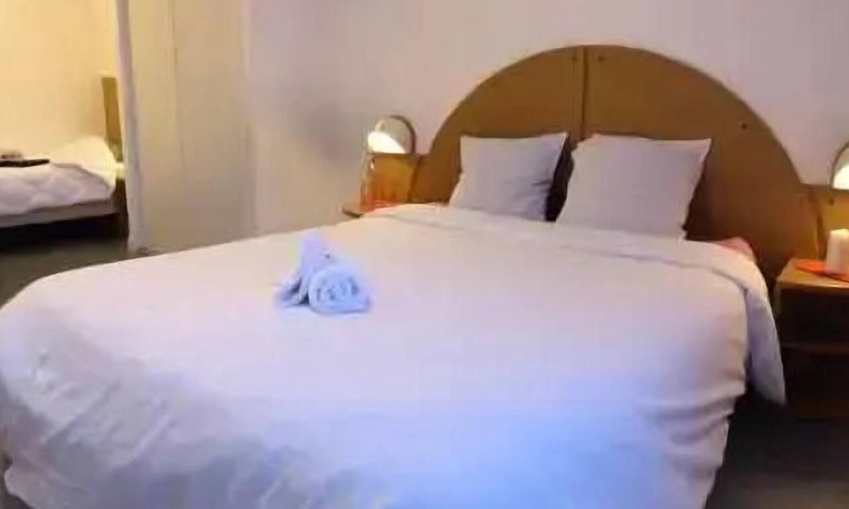 Saint-Jacques-des-Blats Apartment | 40 m² Room, 2 Rooms, 2 Bathrooms (no kitchen), Sleeps 4