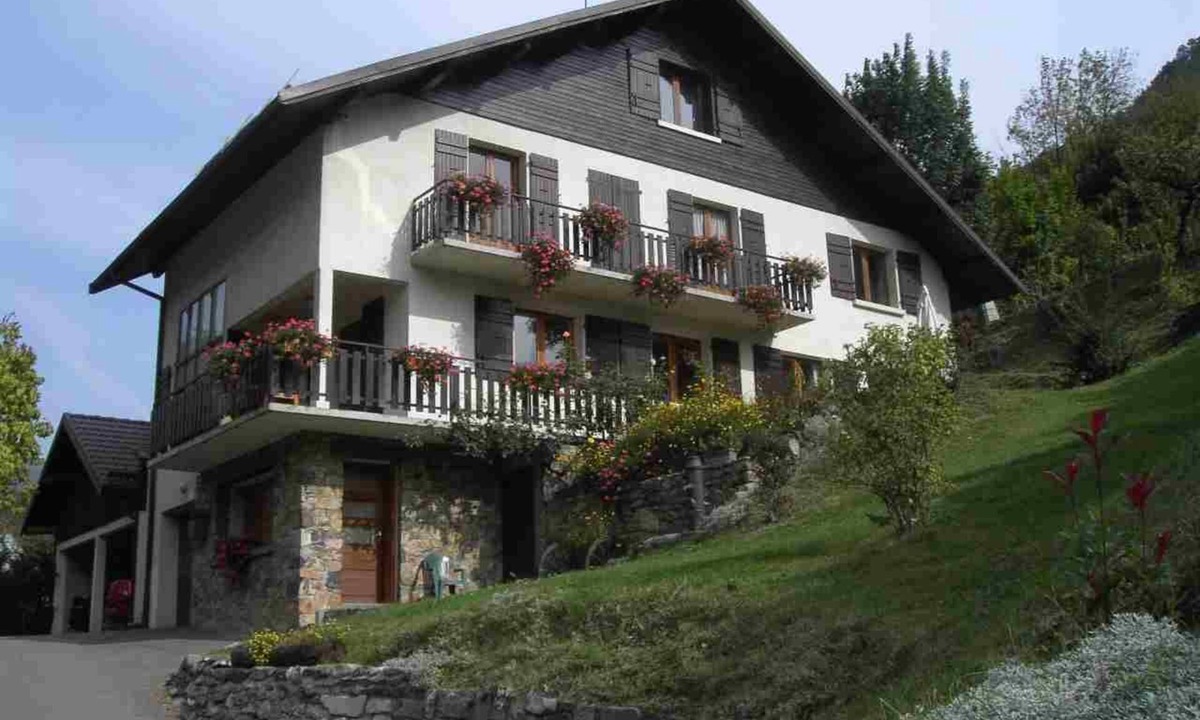 Salins-les-Thermes Apartment | 42 m2 apartment, ideal for a spa treatment in Brides or skiing in the 3 valleys.