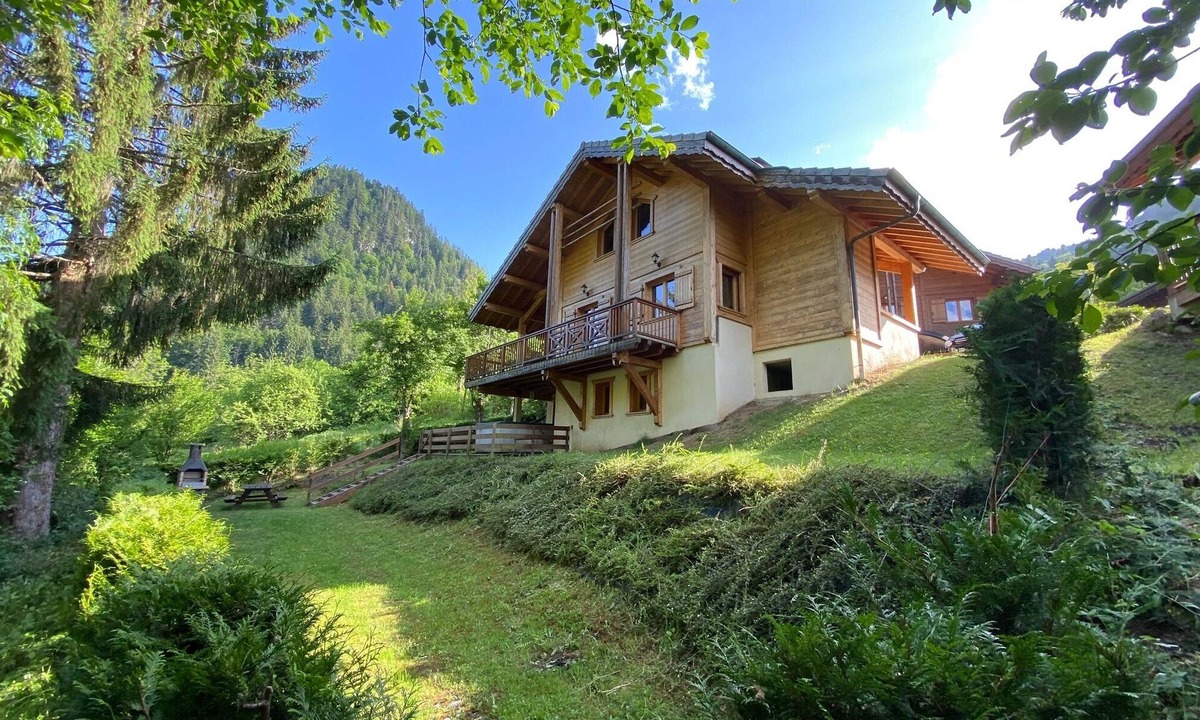 Saint-Jean-dʼAulps Ski Chalet | 5 bedroom ski chalet in Portes du Soleil, sleeps up to 10, Free Wifi