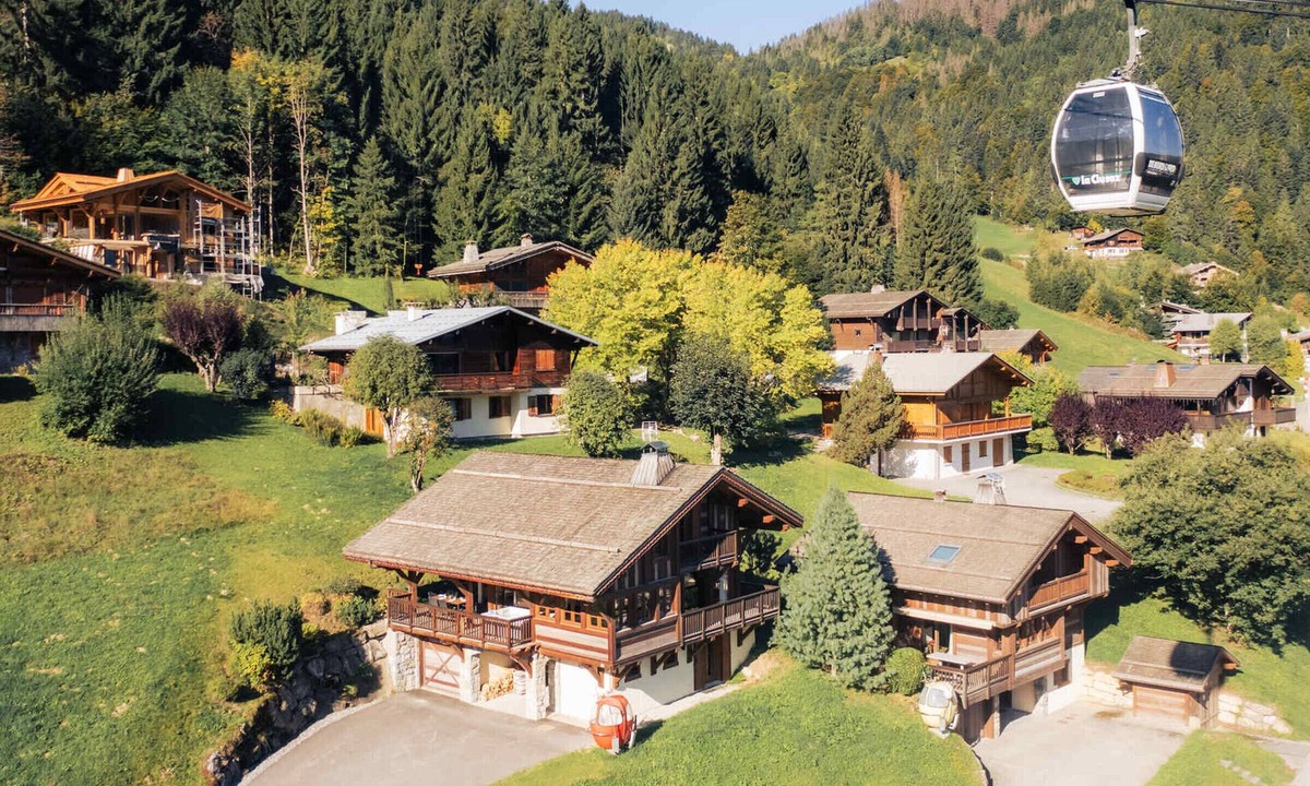 La Clusaz Ski Chalet | 5* Modern Chalet, Near Slopes, Garage, WIFI
