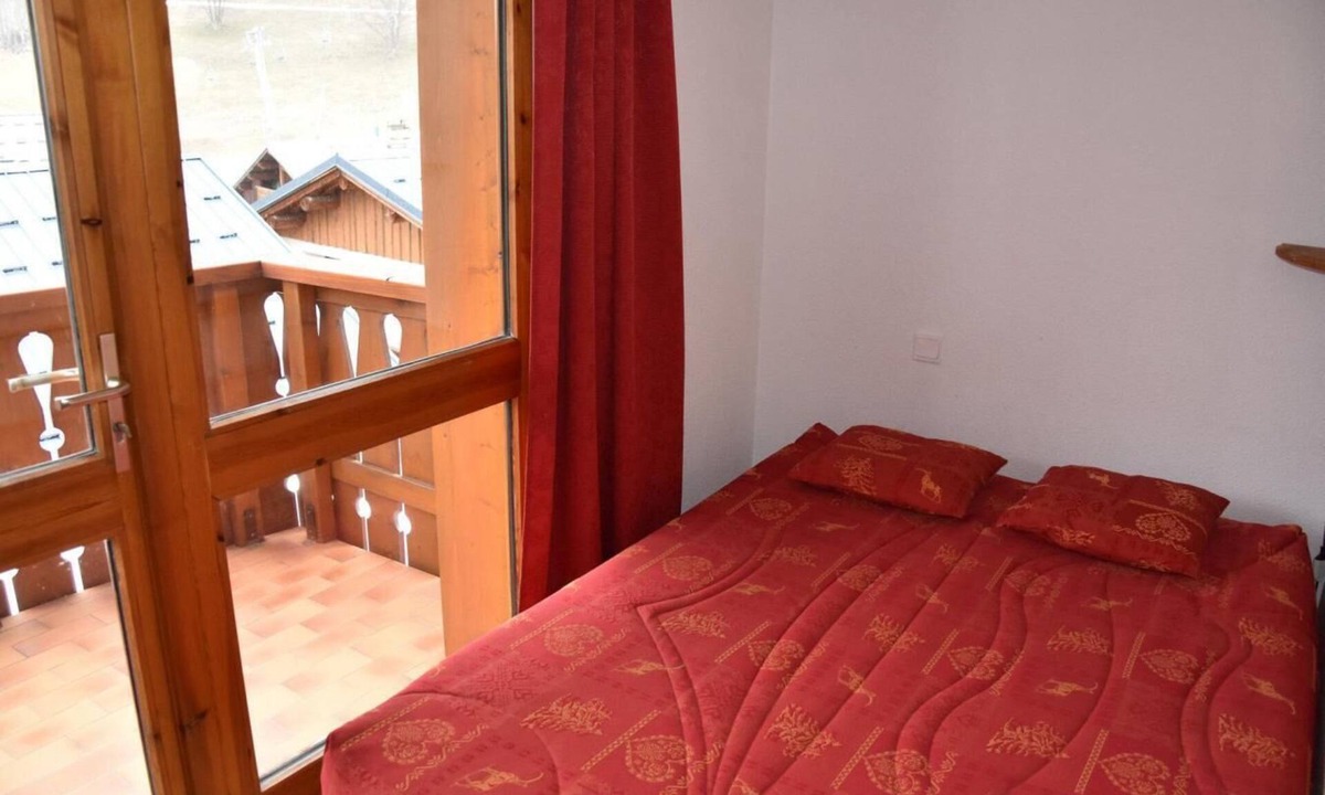 Pralognan-la-Vanoise Apartment | 50m from resort center, 4th floor, balcony, tv, ski locker, 28m², Pralognan-la-Vanoise