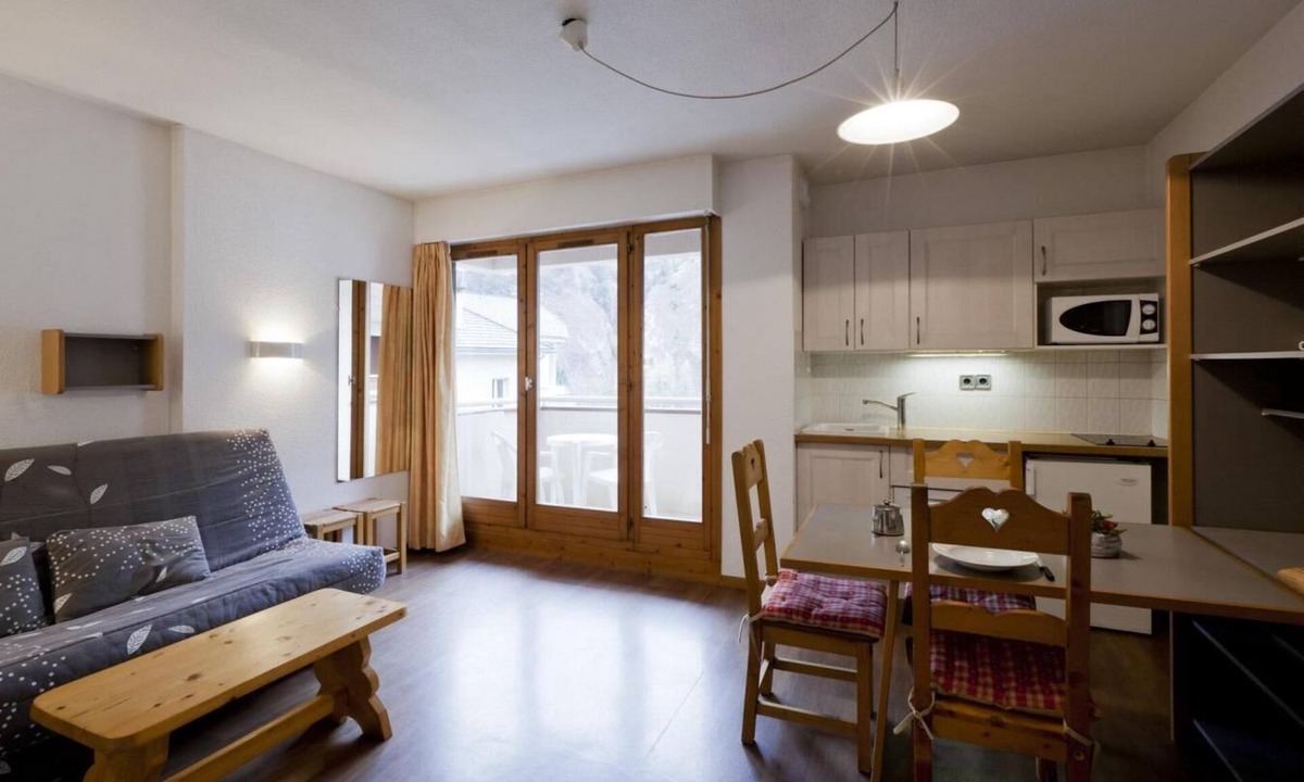 Brides-les-Bains Apartment | 50m from resort center, 3rd floor, view mountain, balcony, 24m², Brides Les Bains