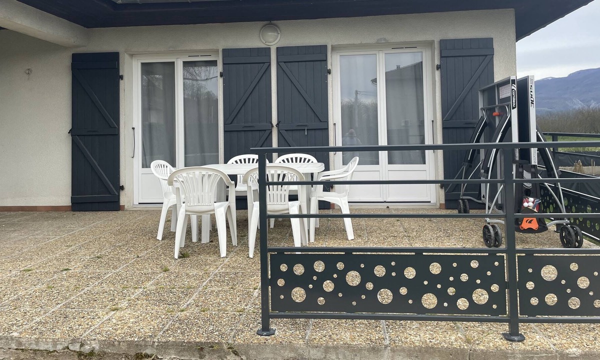 Chatte House | 6-bed house, with terrace and garden