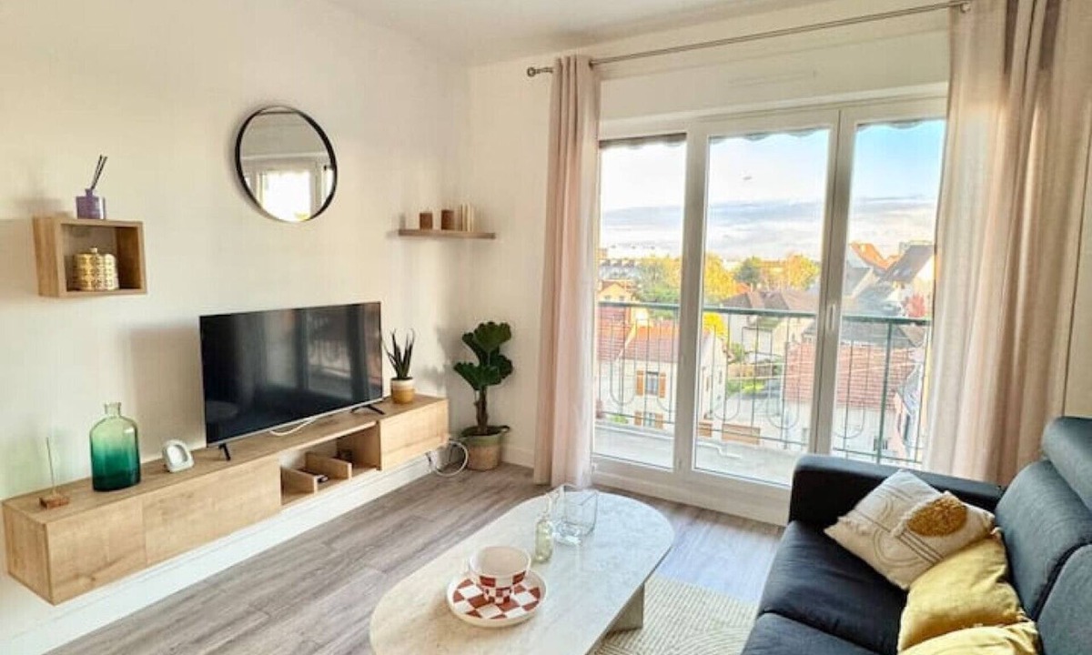 Quartier Centre Ville Apartment | A Bohemian Getaway in Massy—Perfect for 2 or 4!