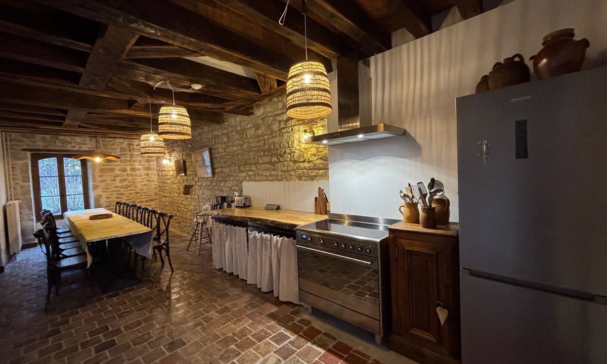 Saint-Pere House | A legendary night in Gainsbourg's room at the Moulin des marguerites!