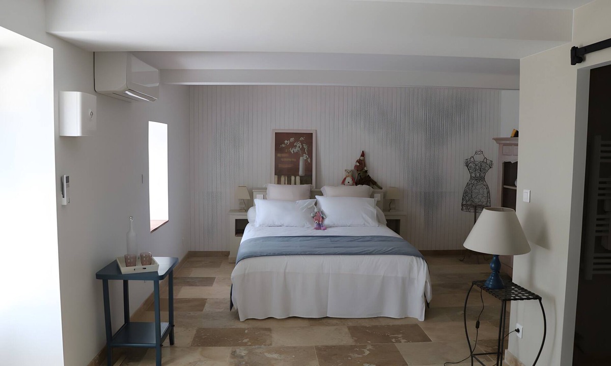Charols Bed & Breakfast | Air-conditioned “Lavande” Guest Room on Garden Level with Mountain View