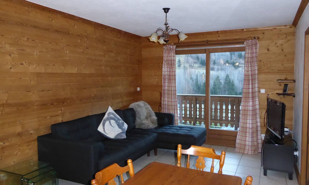 Bozel Apartment | Alpine apartment with south balcony, near Courchevel