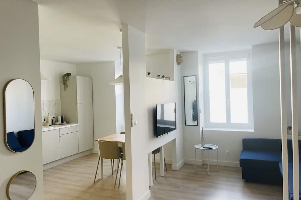 Montceau-les-Mines Apartment | Apartment-Comfort-Ensuite-Street View