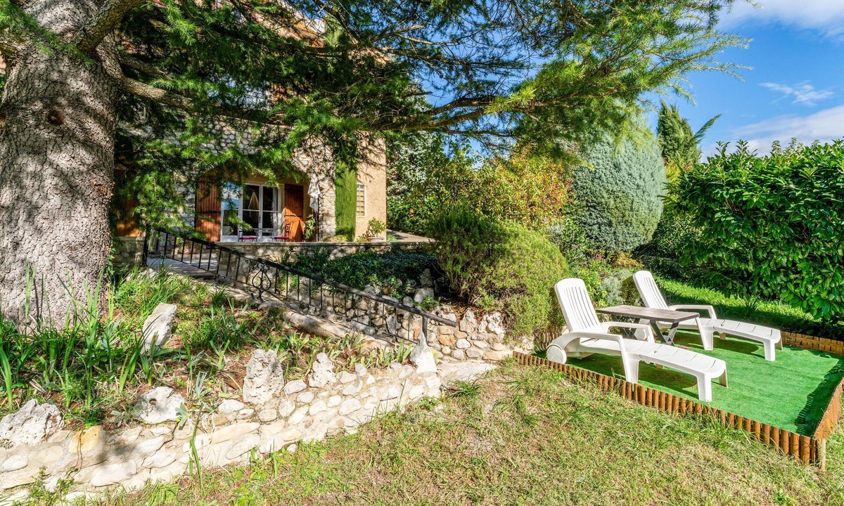 Entrechaux Apartment | Apartment 'Gîte Le Séguret' with Mountain View and Wi-Fi