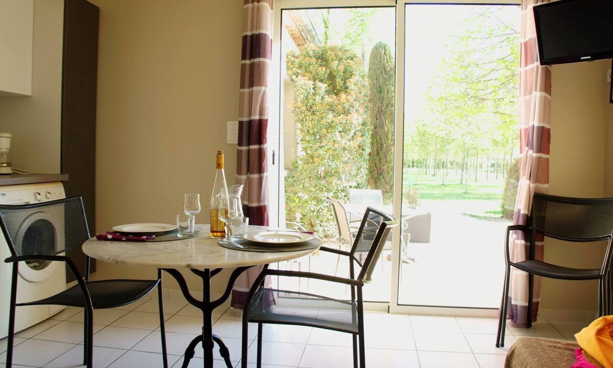 Loriol-du-Comtat Hotel | Apartment in the heart of Vaucluse close to the tourist attractions of Vaucluse