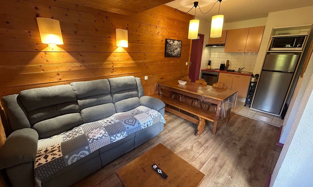 Cauterets Apartment | Apartment 'L'estive Des 100 Lacs, Pool, Spa' with Mountain View, Private Terrace & Wi-Fi