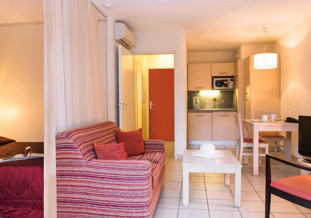 Divonne-les-Bains Apartment | Apartment La Villa du Lac Studio, 2 pers- - DLB100