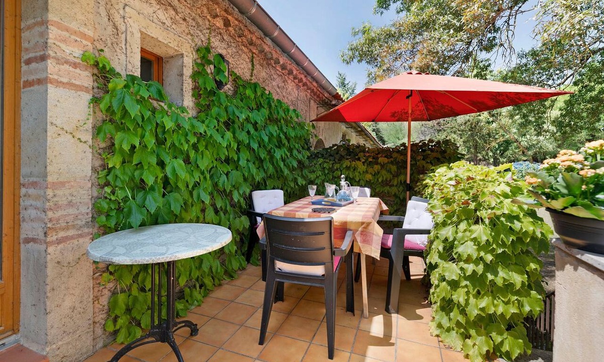 Hounoux Apartment | Apartment 'Studio Dans Terrain De 30he' with Private Pool, Private Terrace and Wi-Fi