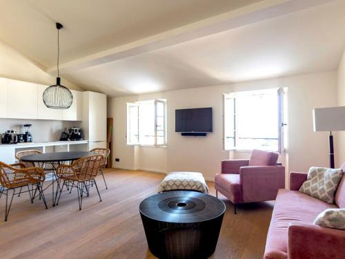 Old Town Apartment | Apartment Superb 3 Bedroom Apartment on the Port by Interhome