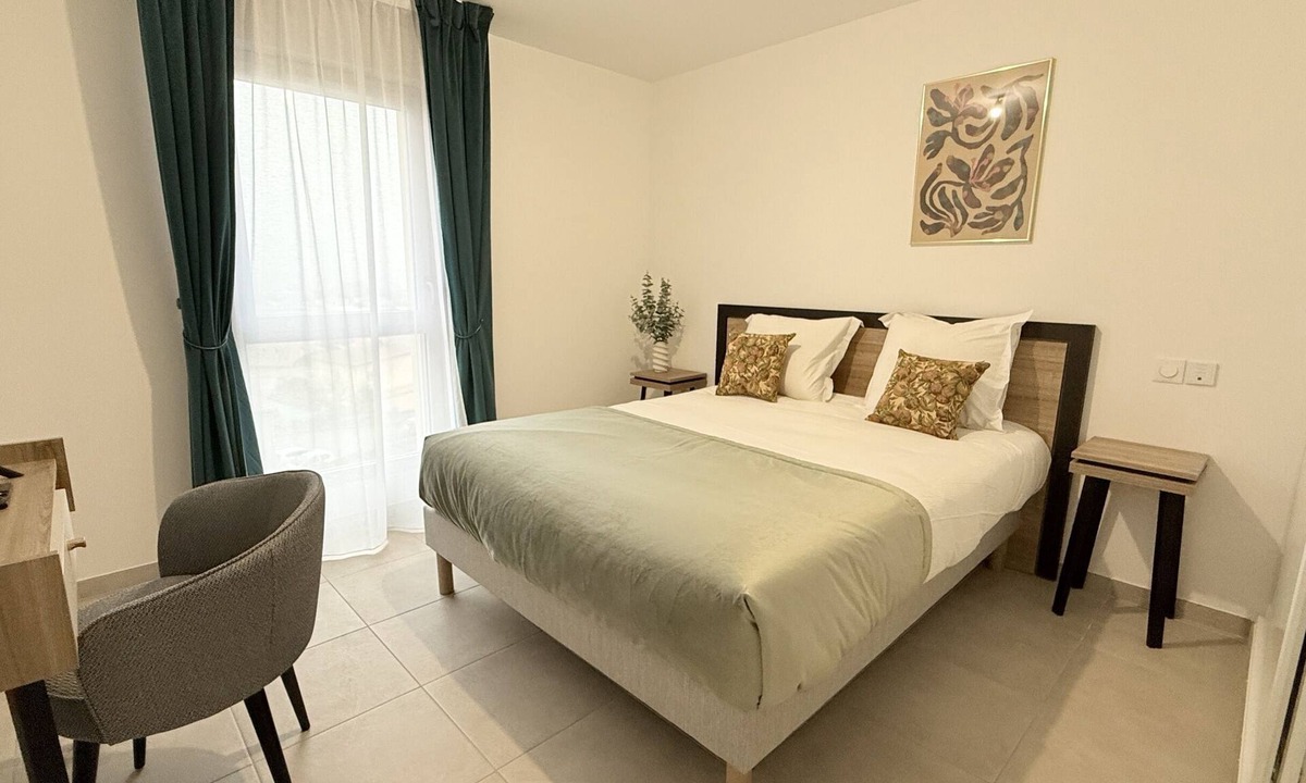 Aubenas Apartment | Apartment-Superior-Ensuite with Shower