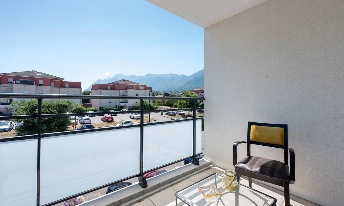 Albertville Apartment | Apartment 'T3 Comfort, Pool, Terrace' with Mountain View, Wi-Fi and Air Conditioning