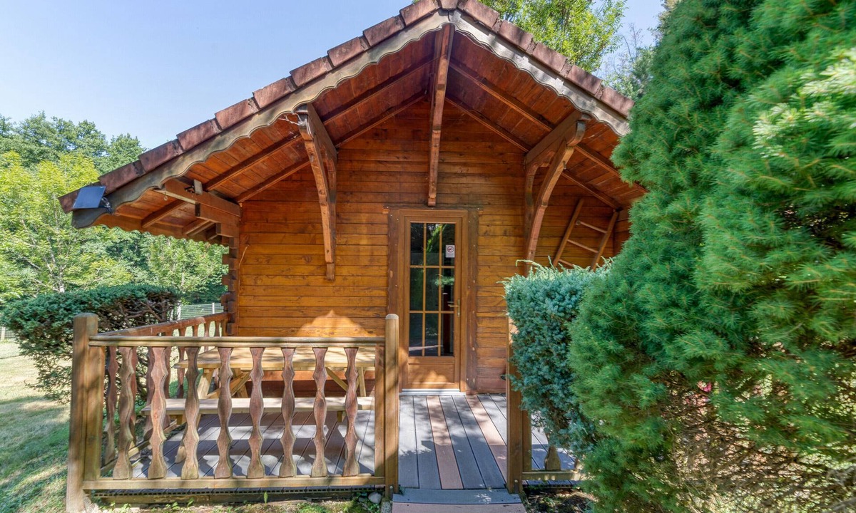 Vaulnaveys-le-Bas Apartment | Apartment 'Violette' with Mountain View, Wi-Fi and Air Conditioning