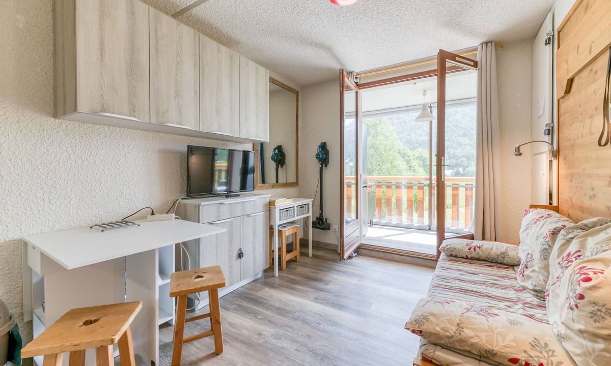 La Morte Apartment | Apartment 'Well-Equipped with Enclosed Balcony' with Balcony